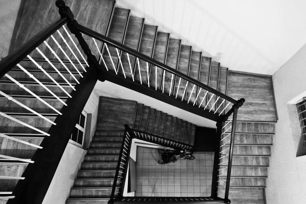 directly-shot-spiral-staircase Treppenhausreinigung Regensburg